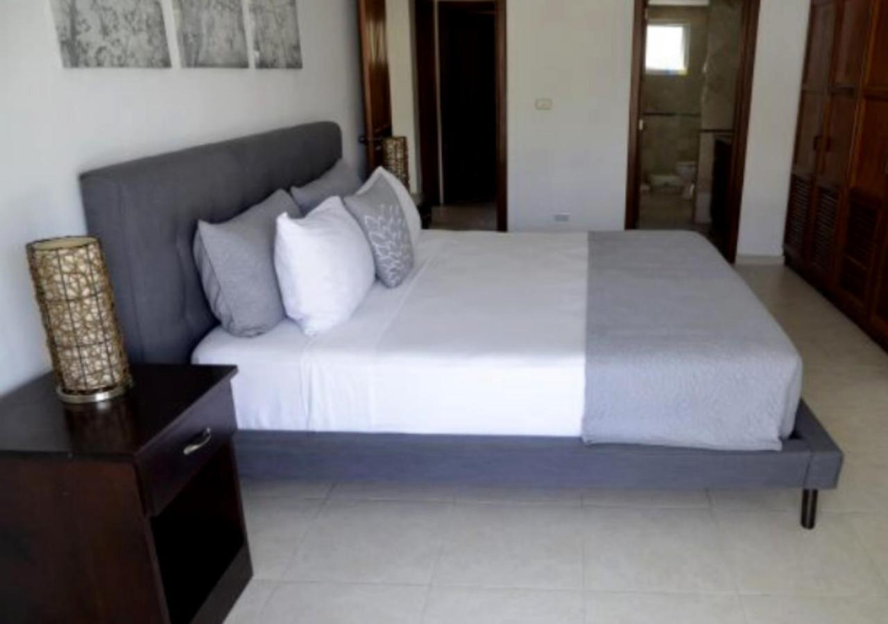 Bavaro Con Piscina Apartment
